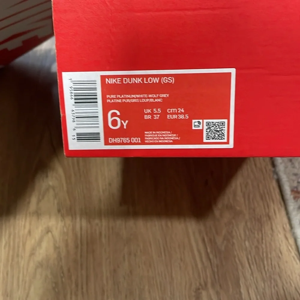 Dunks - Picture 3 of 3